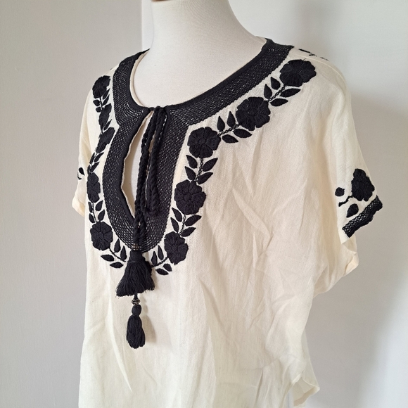 Star Mela | Cream white & black embroidered tunic shirt with tassels - Picture 6 of 12